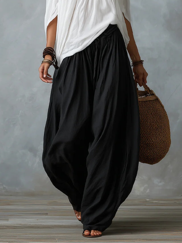 Conjunto de top blanco con hombros al aire y pantalones acampanados estilo linterna